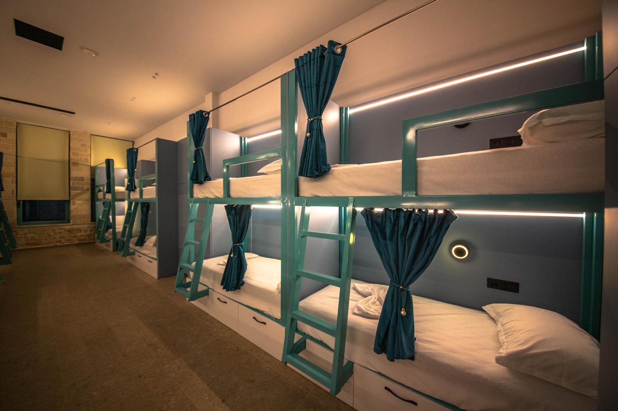 Vega 43 Hostel Sarandë Eksteriør billede