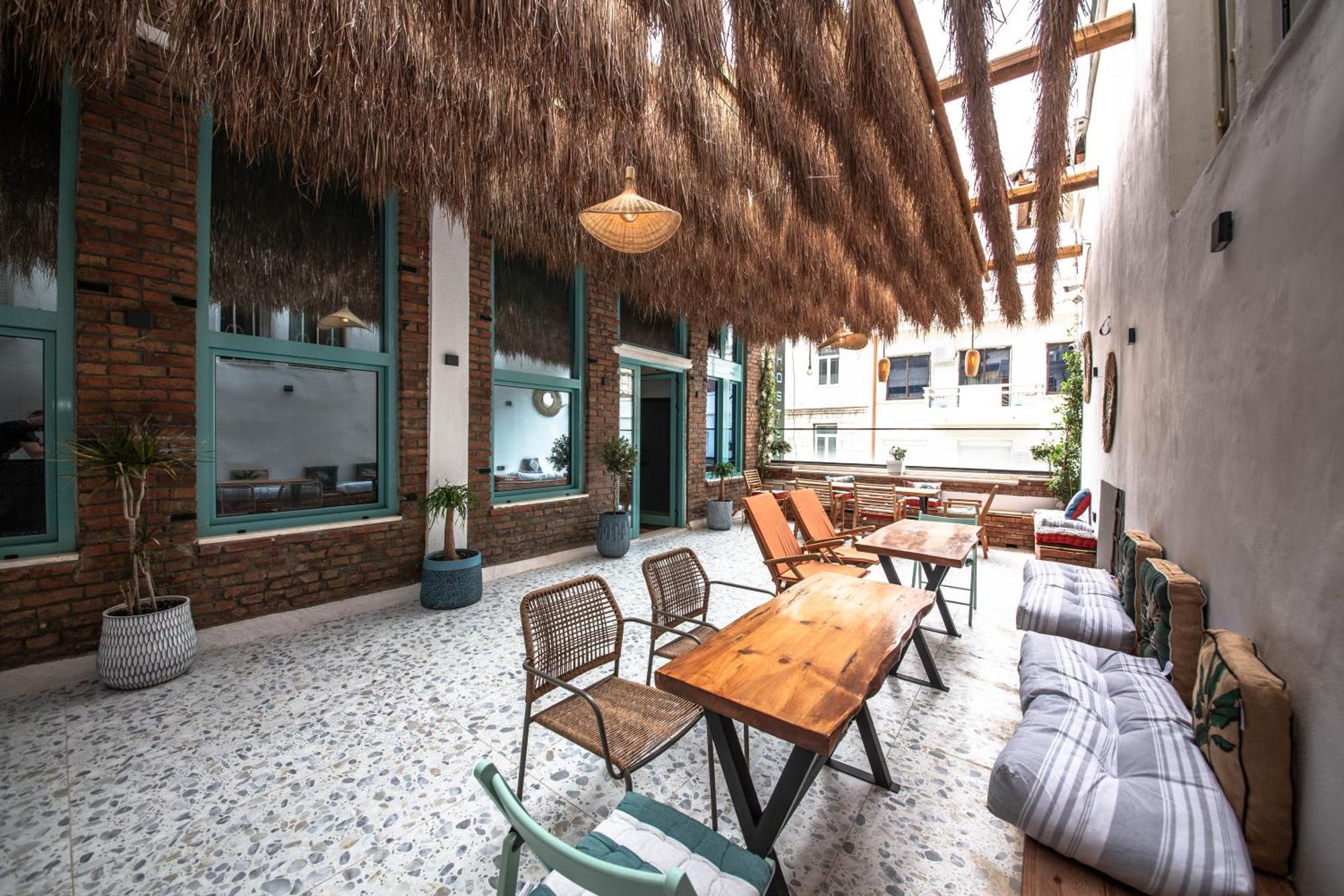 Vega 43 Hostel Sarandë Eksteriør billede