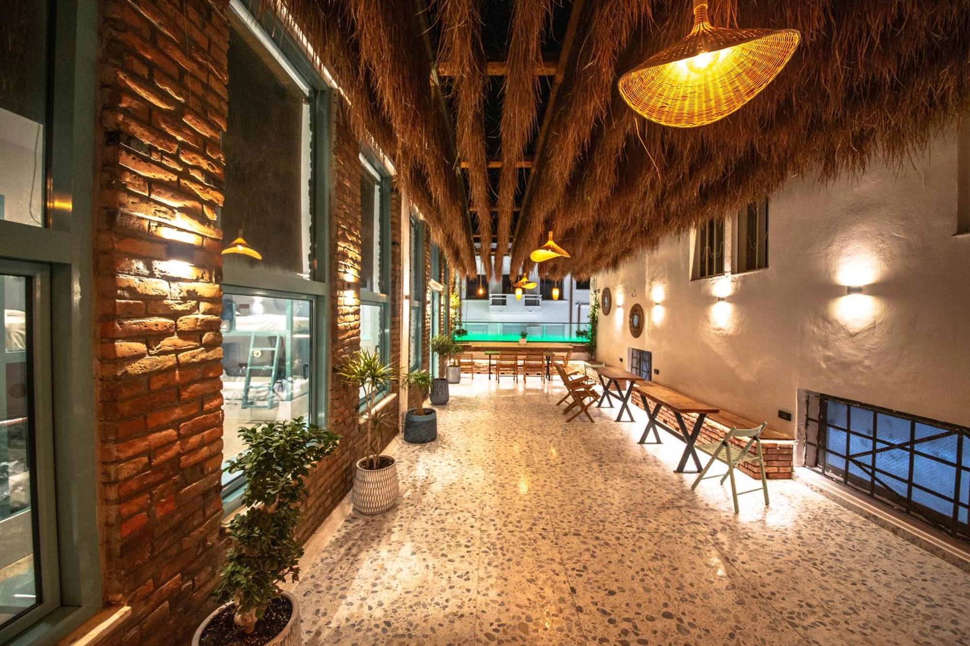 Vega 43 Hostel Sarandë Eksteriør billede