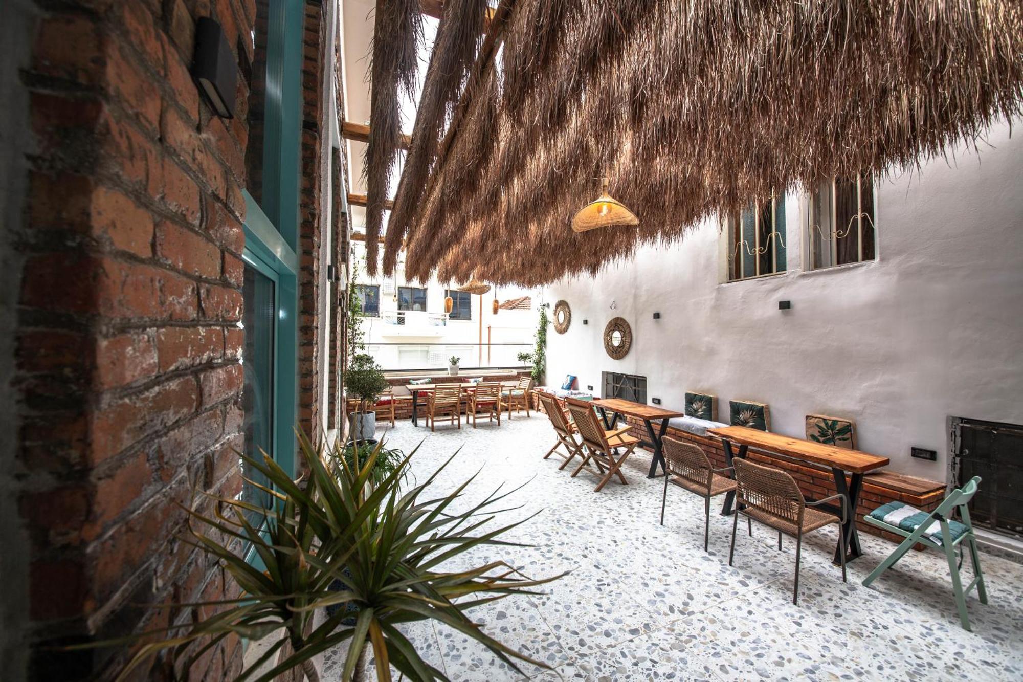 Vega 43 Hostel Sarandë Eksteriør billede
