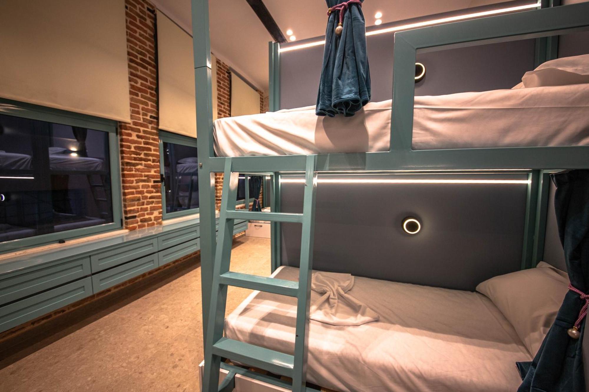 Vega 43 Hostel Sarandë Eksteriør billede
