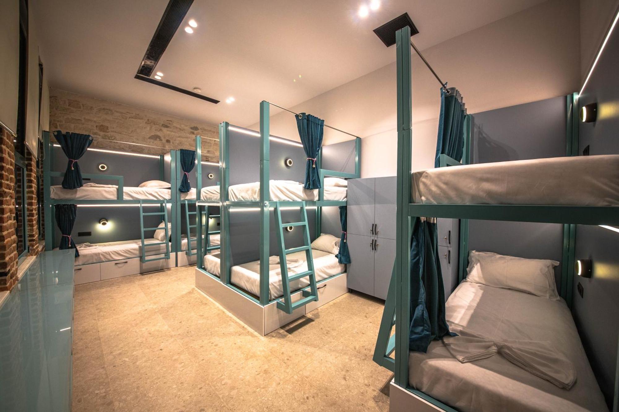 Vega 43 Hostel Sarandë Eksteriør billede
